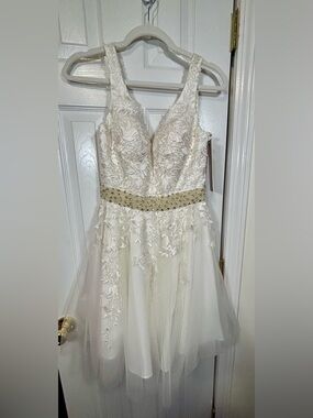 NWT JOVANI SIZE 2 IVORY FLORAL BRIDAL/COCKTAIL DRESS WITH A FLARED TULLE SKIRT